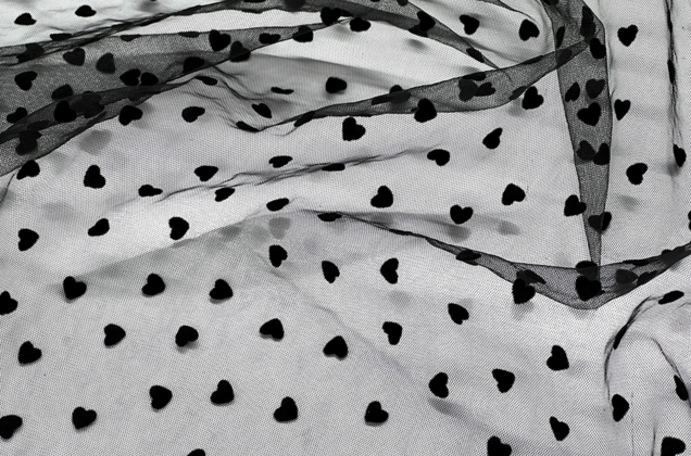 Сетка черная с черными сердечками