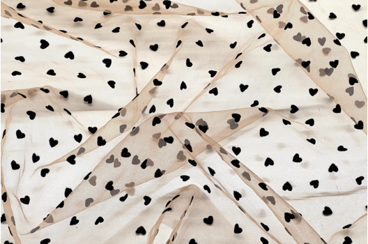 Сетка бежевая с черными сердечками