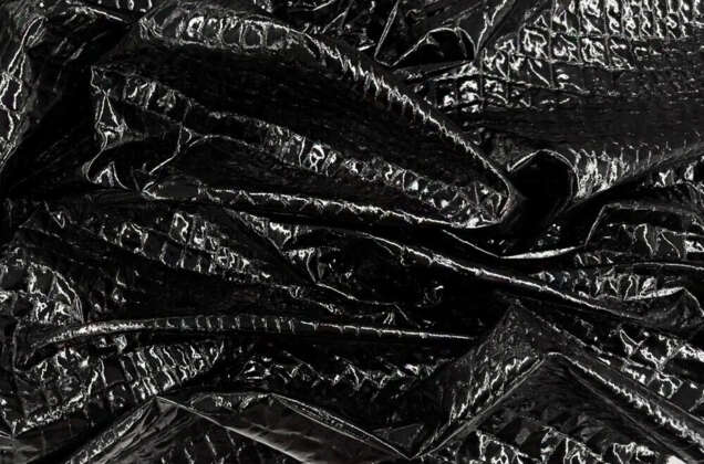 Искусственная кожа (экокожа) лаковая Крокодил, черная (193775), Италия 5