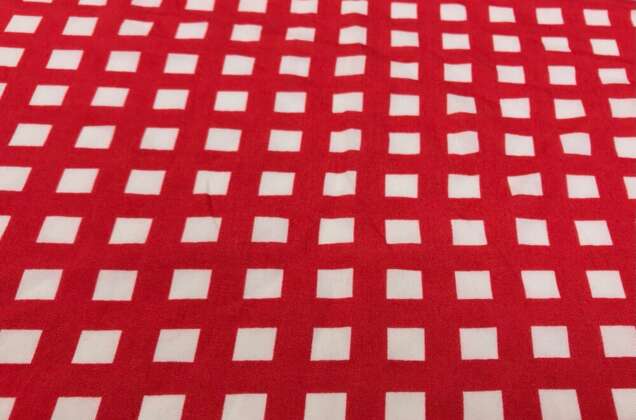 Штапель, Белые квадраты 1 см на красном
