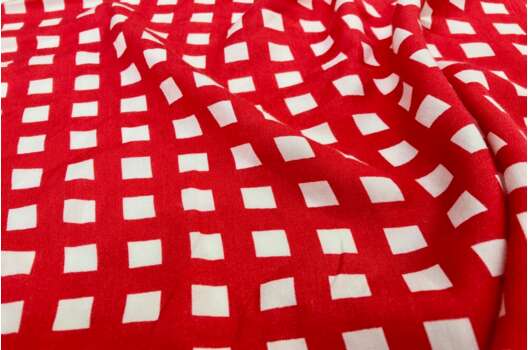 Штапель, Белые квадраты 1 см на красном