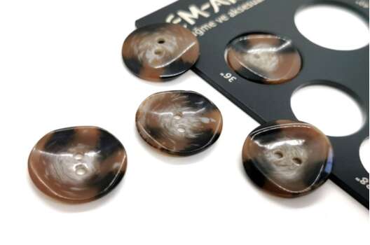 Пуговица пластиковая на четыре прокола, 23 мм, П-21