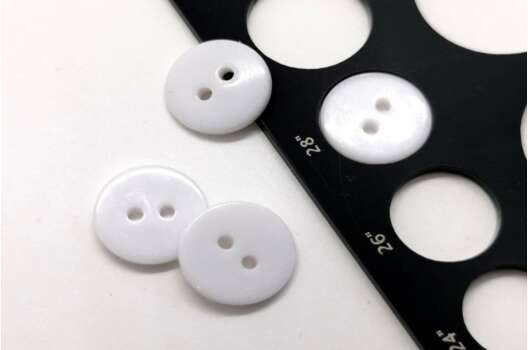 Пуговица пластиковая на два прокола, 18 мм, П-24