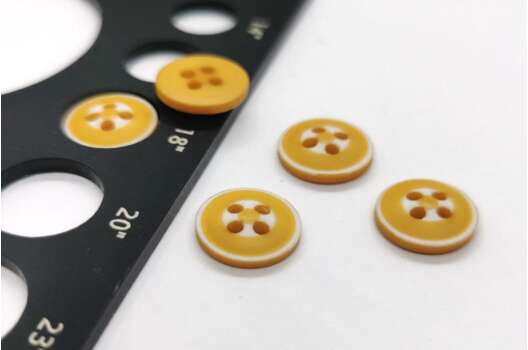 Пуговица пластиковая на четыре прокола, 11.5 мм, П-49