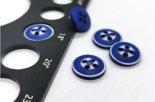 Пуговица пластиковая на четыре прокола, 11.5 мм, П-50