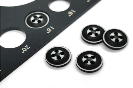 Пуговица пластиковая на четыре прокола, 11.5 мм, П-51