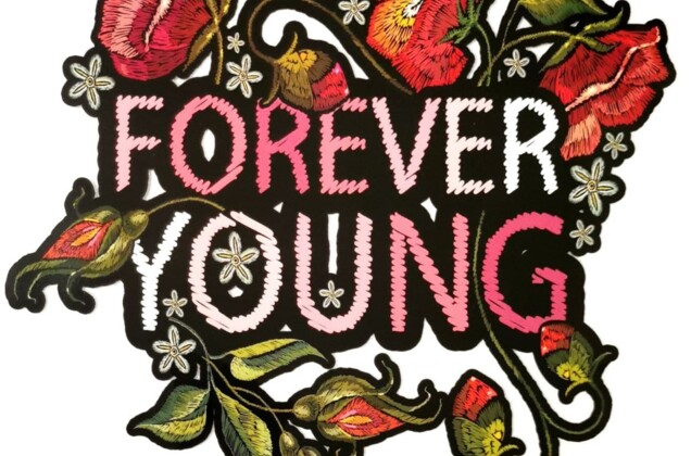 Термонаклейка Forever Young 18,5х18,5 см